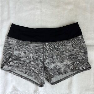 Lululemon Speed Up Mid-Rise Lined Short 4" White/Black gravel